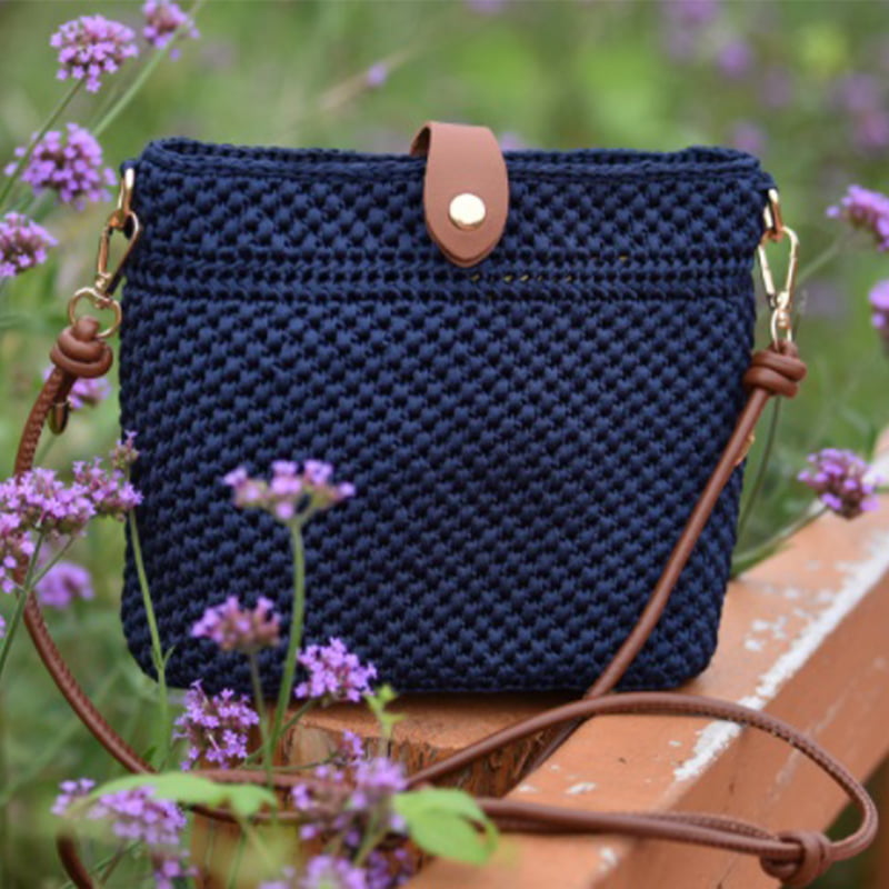 Sac à bandoulière bleu marine tissé à la main de couleur unie